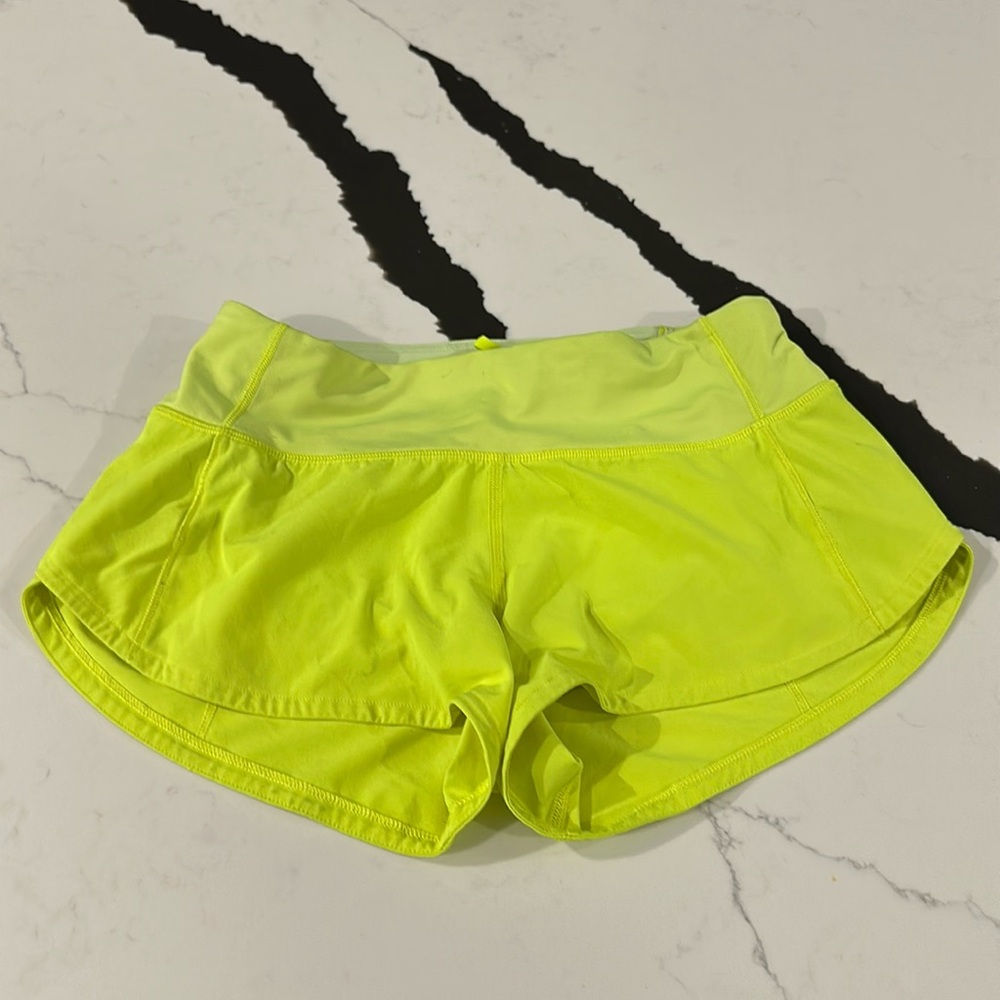 Lululemon Speed Up shorts 2.5 in
